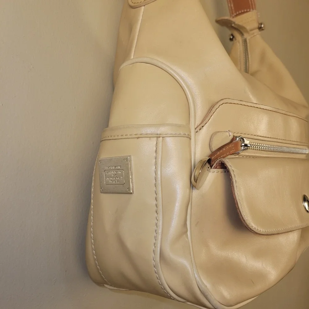Liz Claiborne Beige Shoulder Bag‎ Faux Leather Minimalist Classic Hobo Pocket